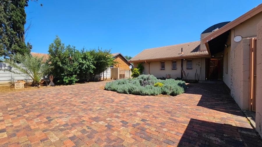 4 Bedroom Property for Sale in Vaalpark Free State